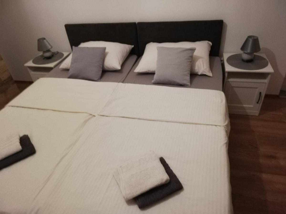 Guest House Lucija Buzin エクステリア 写真